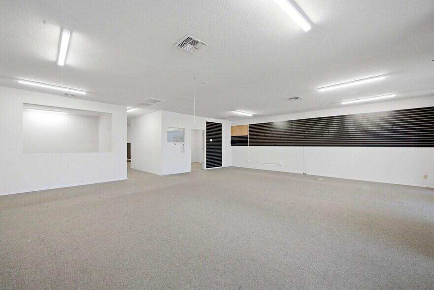 More Photos Of 3712 Highway 95, Bullhead City General Retail For Lease