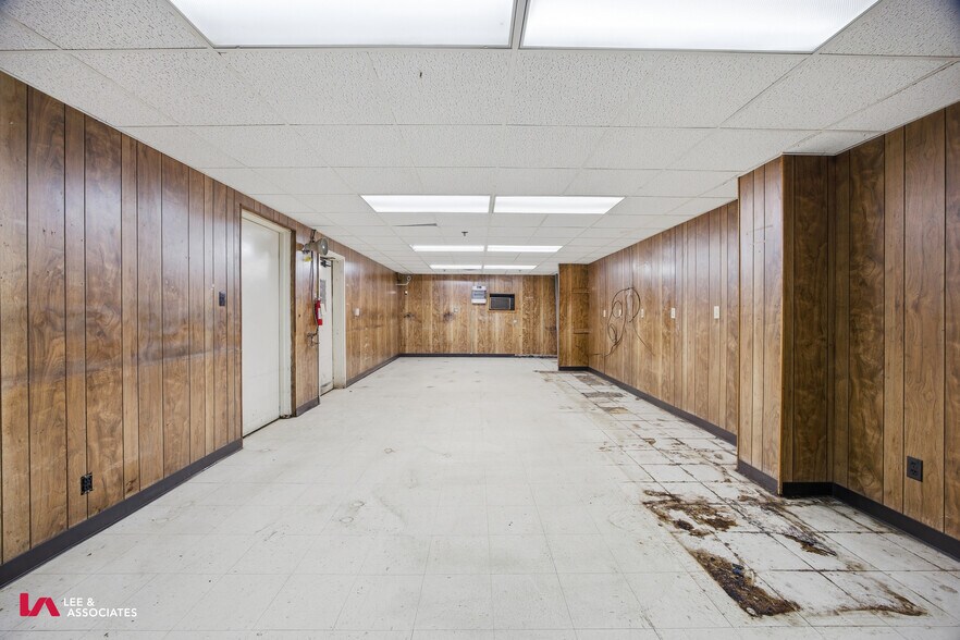 More Photos Of 101 Conyers Industrial Dr, Cartersville Warehouse For Sale