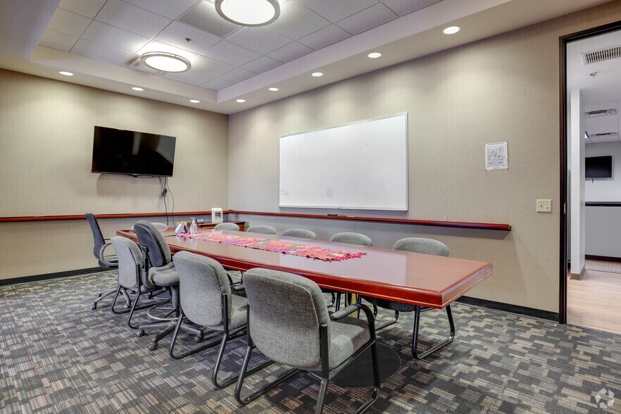 More Photos Of 8165 E Indian Bend Rd, Scottsdale Medical For Lease