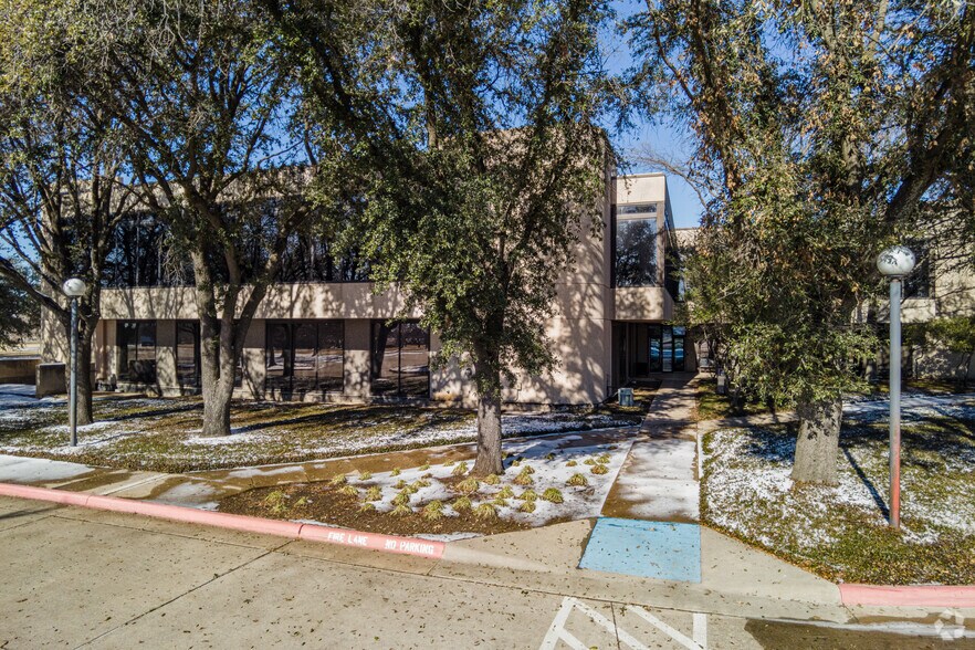 More Photos Of 3200 E Airfield Dr, Dallas Office For Sale