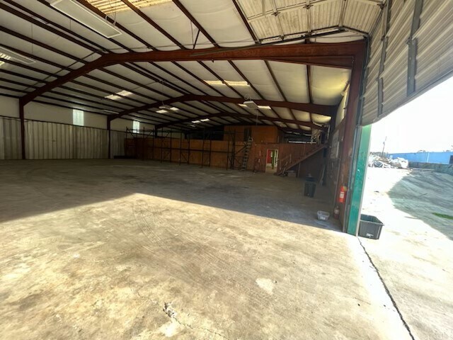 More Photos Of 713 Nebraska St, South Houston Warehouse For Sale