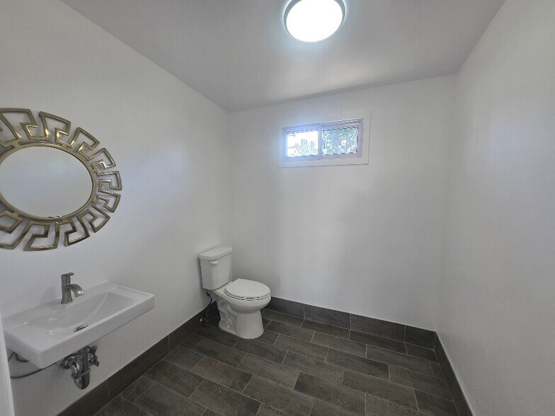 More Photos Of 4050 Montrose Ave, La Crescenta Unknown For Lease