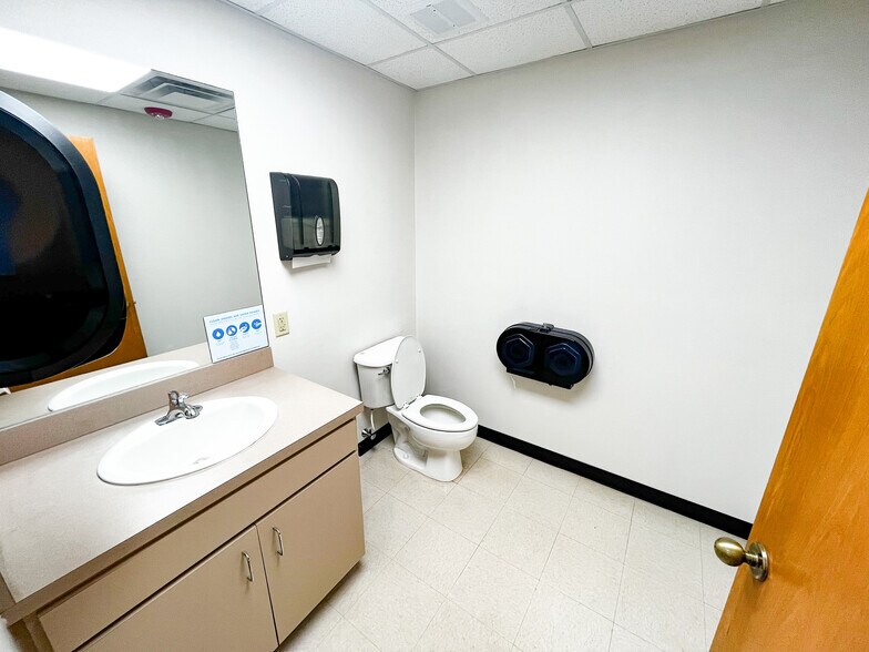 More Photos Of 7 E Industrial Loop, Midland Warehouse For Sale