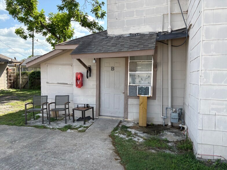 More Photos Of 405 W Jackson St, El Campo Hotel For Sale