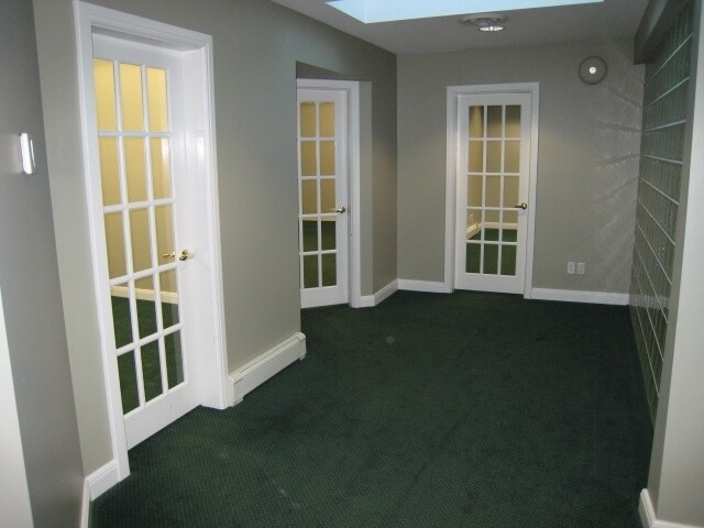 More Photos Of 1538 Foster St, White Rock Office For Lease