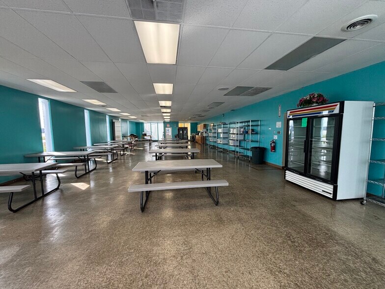 More Photos Of 1530 Progress Rd, Fort Wayne Manufacturing For Sale