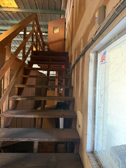 More Photos Of 1613 SE 15th Ter, Cape Coral Warehouse For Lease