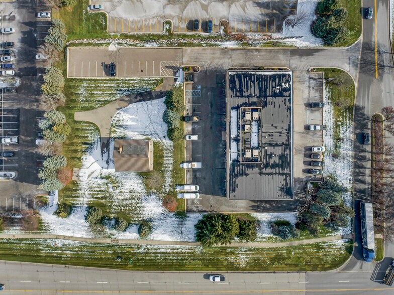 More Photos Of 39340 Country Club Dr, Farmington Hills Light Manufacturing For Lease