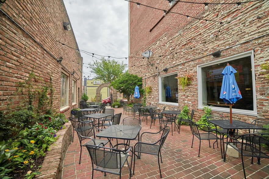 More Photos Of 114 E 5th St, Greenville Apartments For Lease