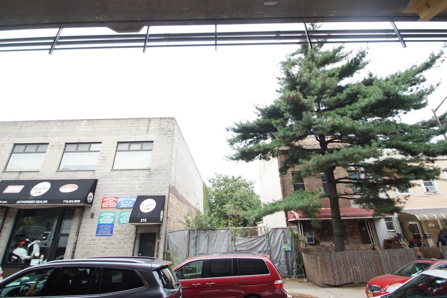 More Photos Of 219 Park Ave, Brooklyn Land For Lease