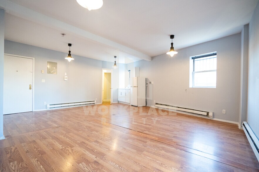 More Photos Of 1554 63rd St, Brooklyn Warehouse For Lease