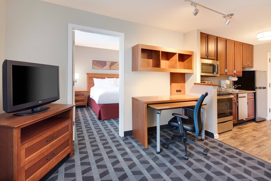 More Photos Of 3100 SE 14th St, Bentonville Hotel For Sale