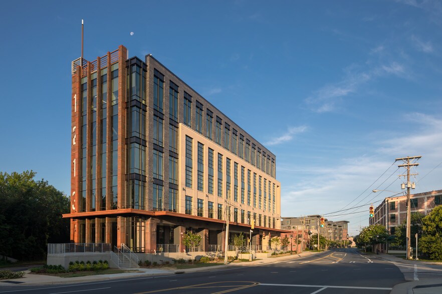 More Photos Of 1213 W Morehead St, Charlotte Office For Lease