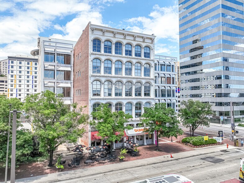 More Photos Of 300 W Pratt St, Baltimore Office For Sale