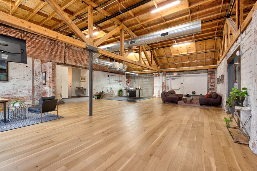 More Photos Of 111 NW 8th St, Oklahoma City Office For Sale