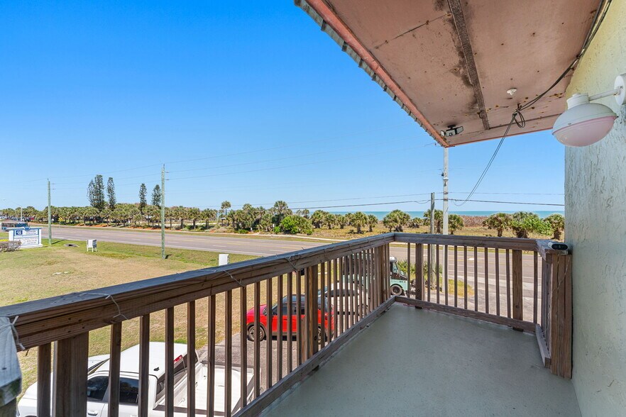 More Photos Of 1592 Jimmy Buffet Mem Hwy, Satellite Beach Office Residential For Sale