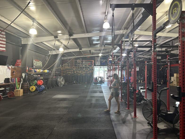 More Photos Of 5534 Highway 431 S, Brownsboro Health Club For Lease