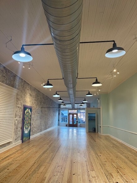 More Photos Of 115 Gordon St, Chickamauga Storefront For Sale