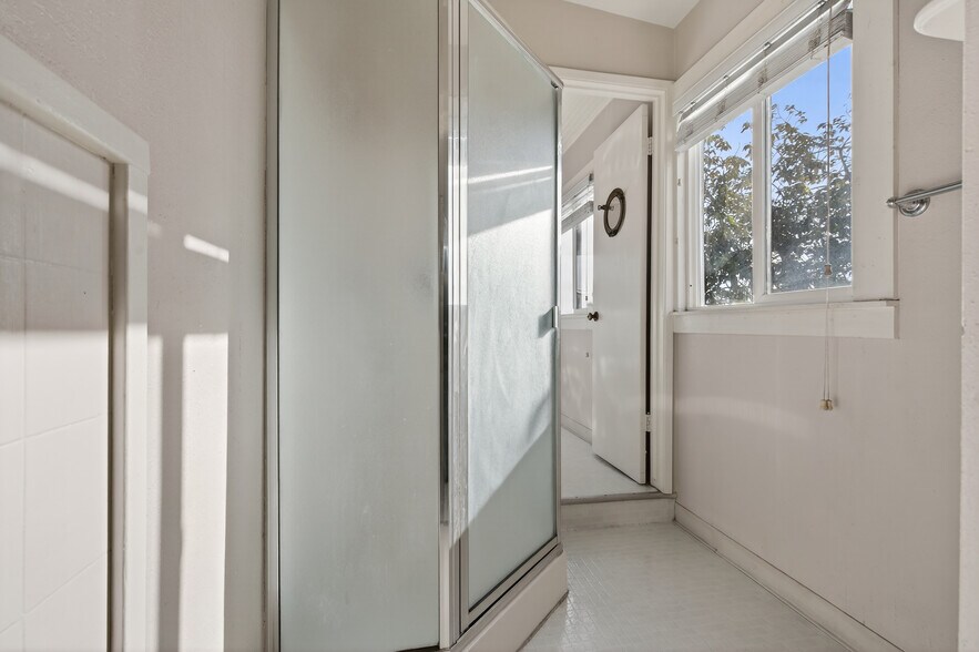 More Photos Of 1011 E 11th St, Oakland Religious Facility For Sale