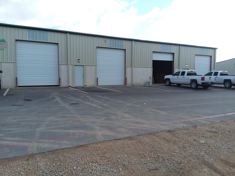 Primary Photo Of 23703 Interstate 35, Kyle Warehouse For Lease