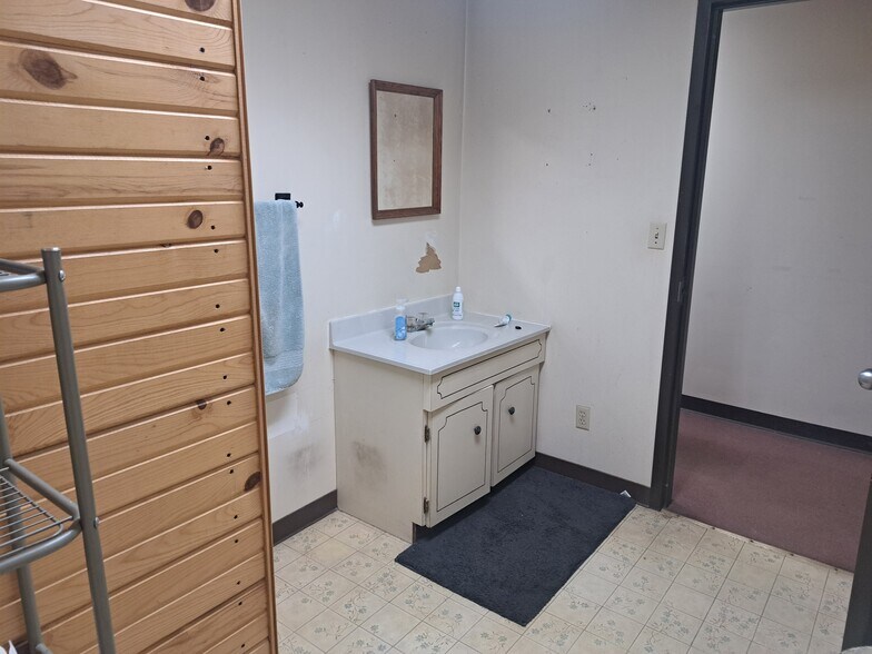 More Photos Of 4602 N US Highway 63, West Plains Flex For Sale