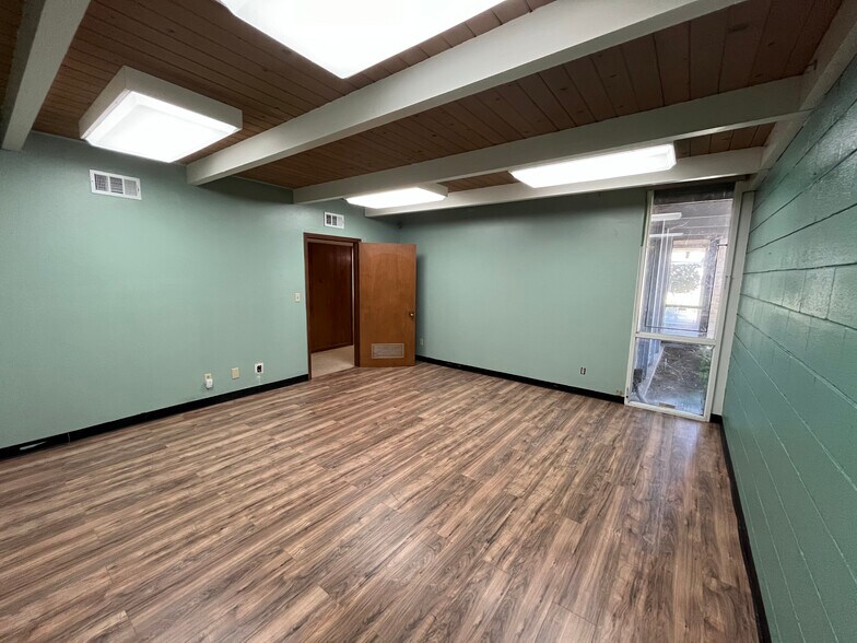 More Photos Of 3183 S Parkway Dr, Fresno Office For Lease