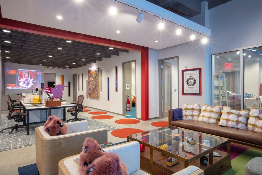 More Photos Of 640 Magazine St, New Orleans Hospitality For Lease