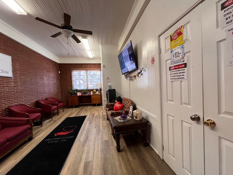 More Photos Of 409 Carthage St, Sanford Medical For Sale