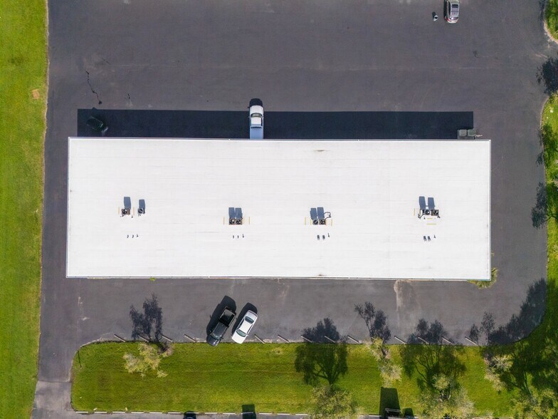 More Photos Of 1390 Commerce Blvd, Sarasota Unknown For Lease