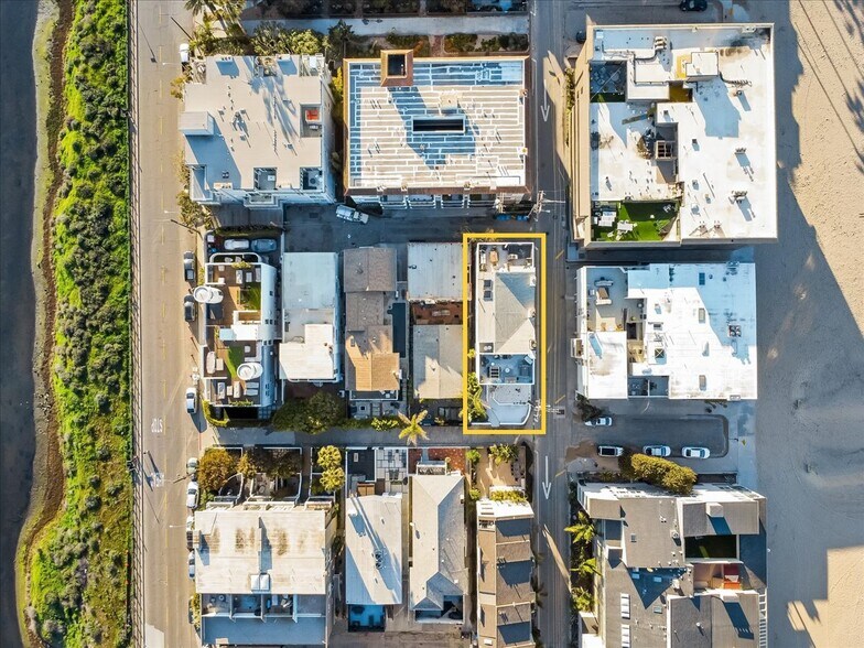 More Photos Of 14 Mast, Marina Del Rey Apartments For Sale