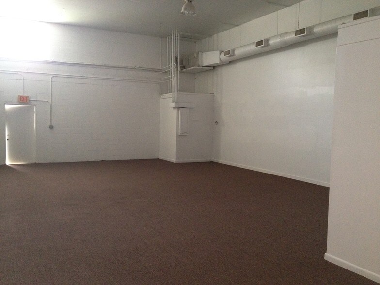 More Photos Of 920-936 36th Ct SW, Vero Beach Warehouse For Lease