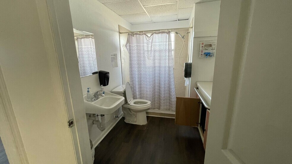 More Photos Of 1803 Salem Rd, Lakeland Medical For Sale