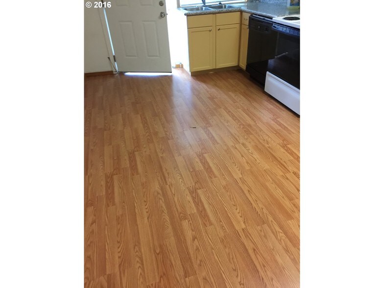 More Photos Of 8105 SE Duke St, Portland Storefront Retail Office For Sale