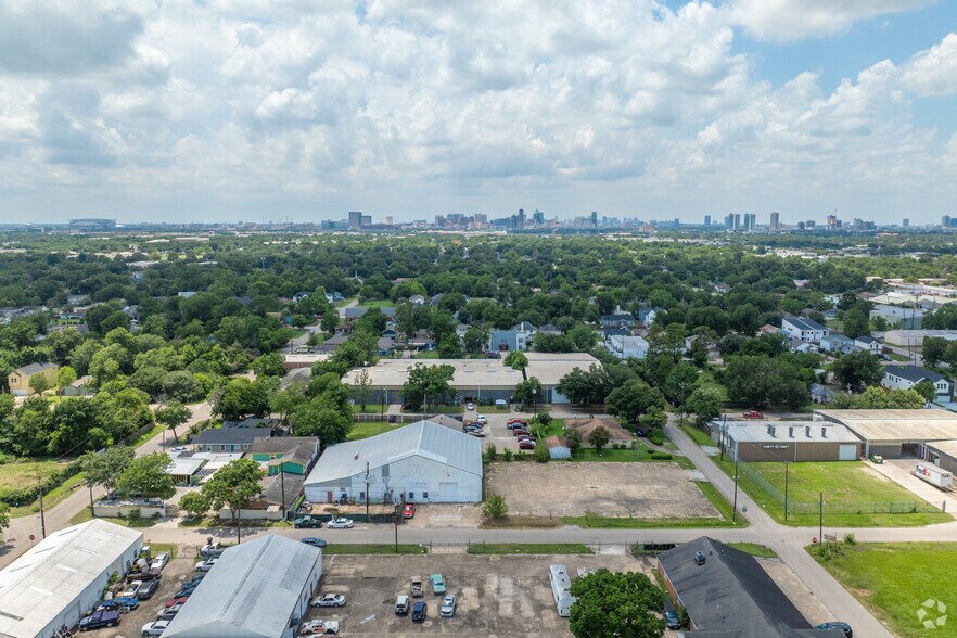 More Photos Of 6501 Goforth St, Houston Warehouse For Lease