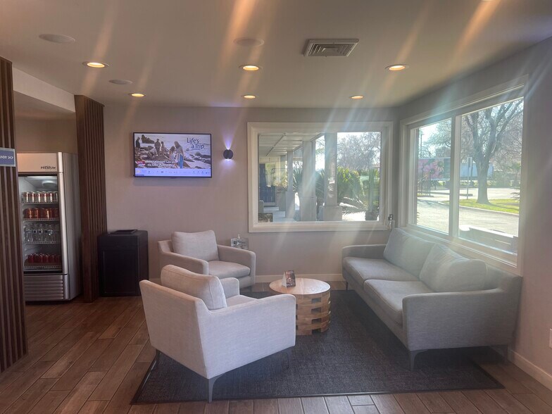 More Photos Of 584 N East St, Woodland Hotel For Sale