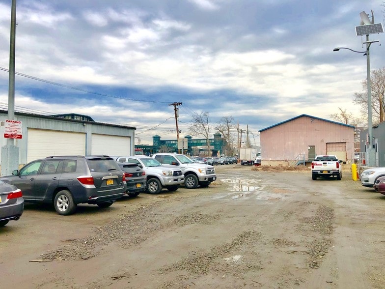 More Photos Of 29 S Depot Plz, Tarrytown Warehouse For Lease