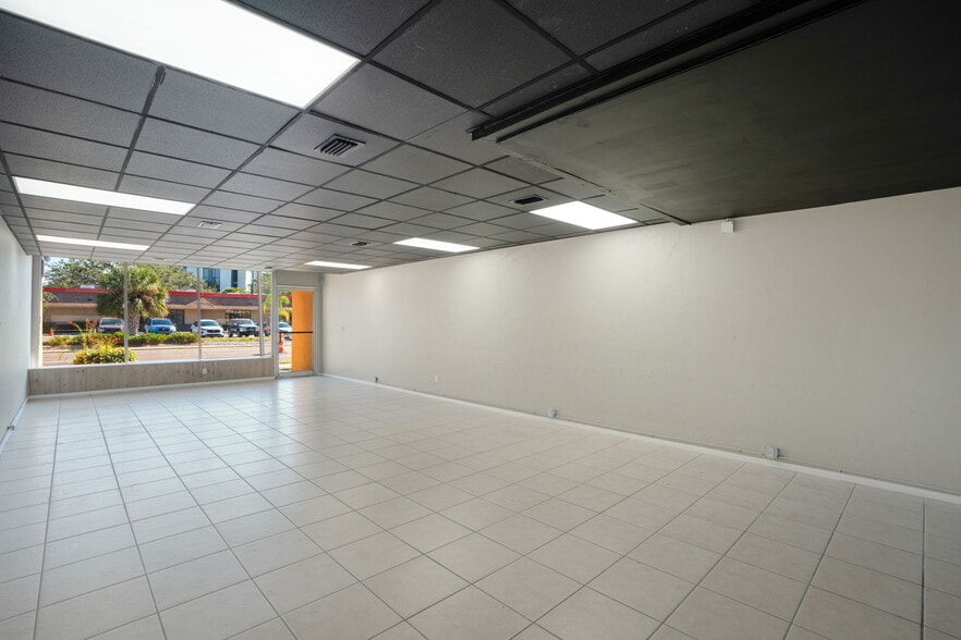 More Photos Of 2801-2815 N Tamiami Trl, Sarasota Unknown For Lease
