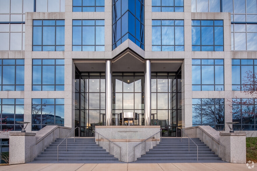 More Photos Of 2 Cityplace Dr, Creve Coeur Coworking Space