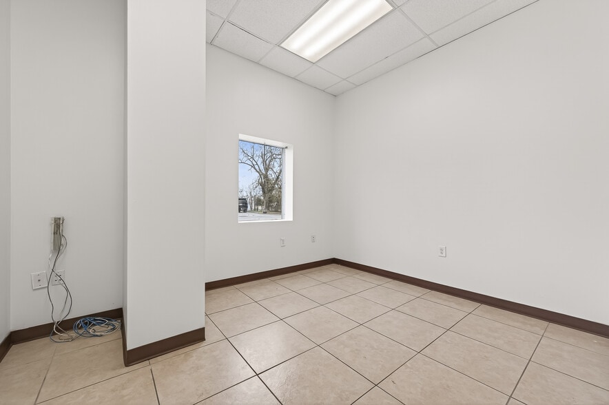 More Photos Of 10038 Grover Ln, Houston Warehouse For Sale
