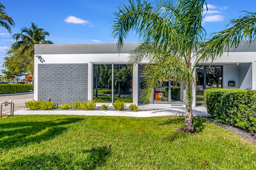 More Photos Of 705 Bond Way, Delray Beach Showroom For Sale