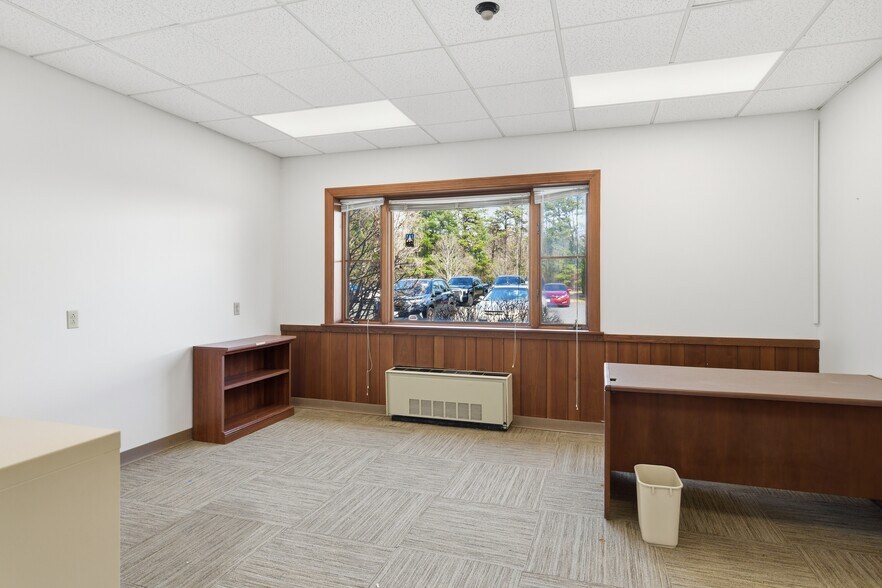 More Photos Of 109 Apremont Way, Westfield Manufacturing For Lease