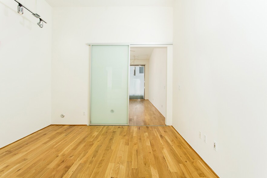 More Photos Of 8 Brooks Ave, Venice Apartments For Lease