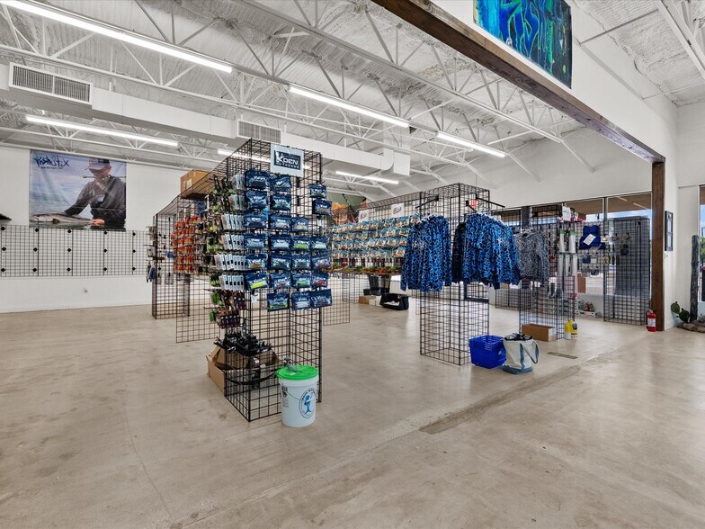 More Photos Of 12408 Highway 6, Santa Fe Freestanding For Lease