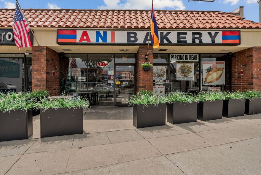 More Photos Of 17826 Chatsworth St, Granada Hills Storefront For Sale