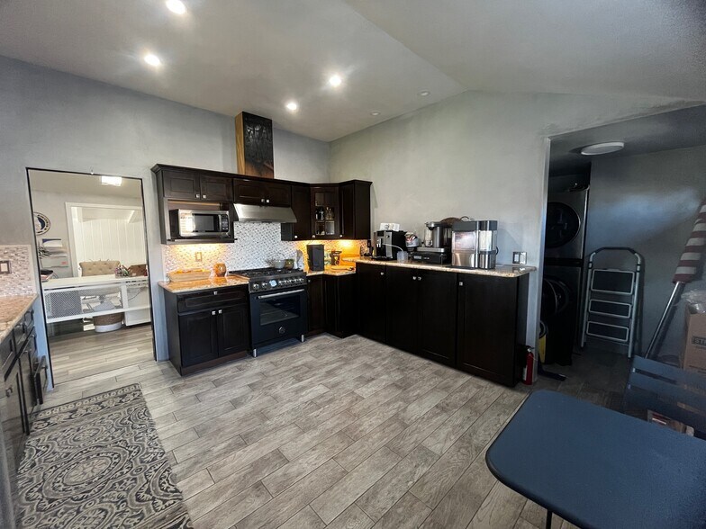 More Photos Of 1233 Thompson Ave, Santa Cruz Contractor Storage Yard For Lease