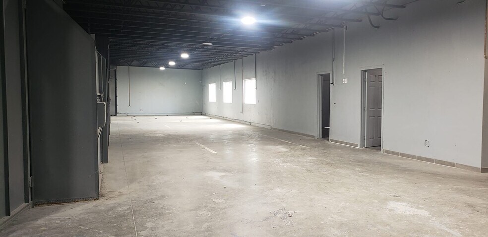 More Photos Of 17721 Sherman Way, Reseda Auto Repair For Sale