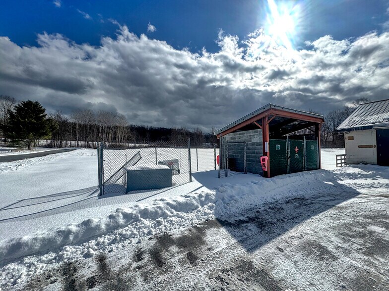 More Photos Of 33 Transport Dr, Bennington Freestanding For Sale