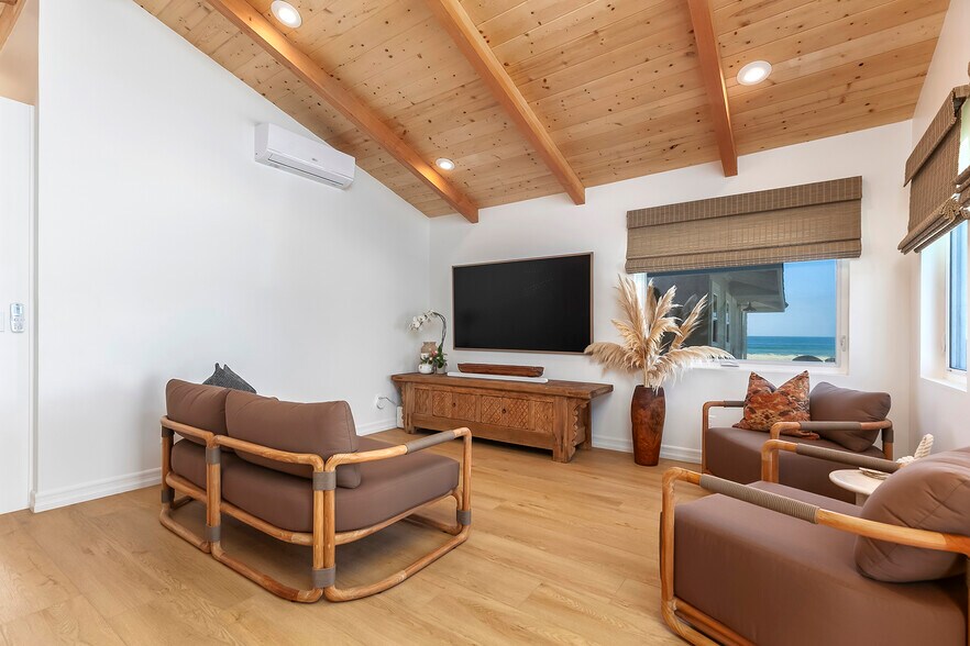 More Photos Of 3795 Ocean Front Walk, San Diego Apartments For Sale