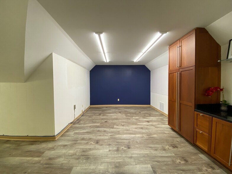 More Photos Of 841 S Cooper St, Memphis Office Residential For Lease