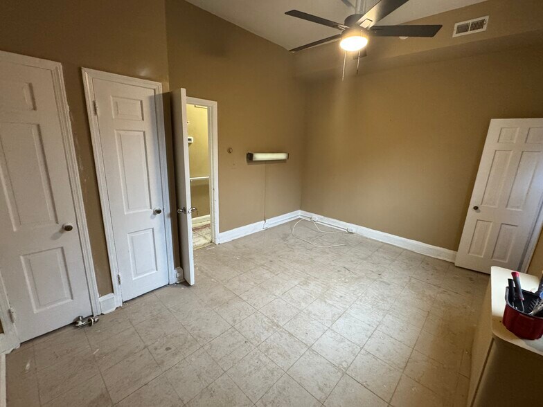 More Photos Of 2449 Shirley Ave, Baltimore Flex For Sale